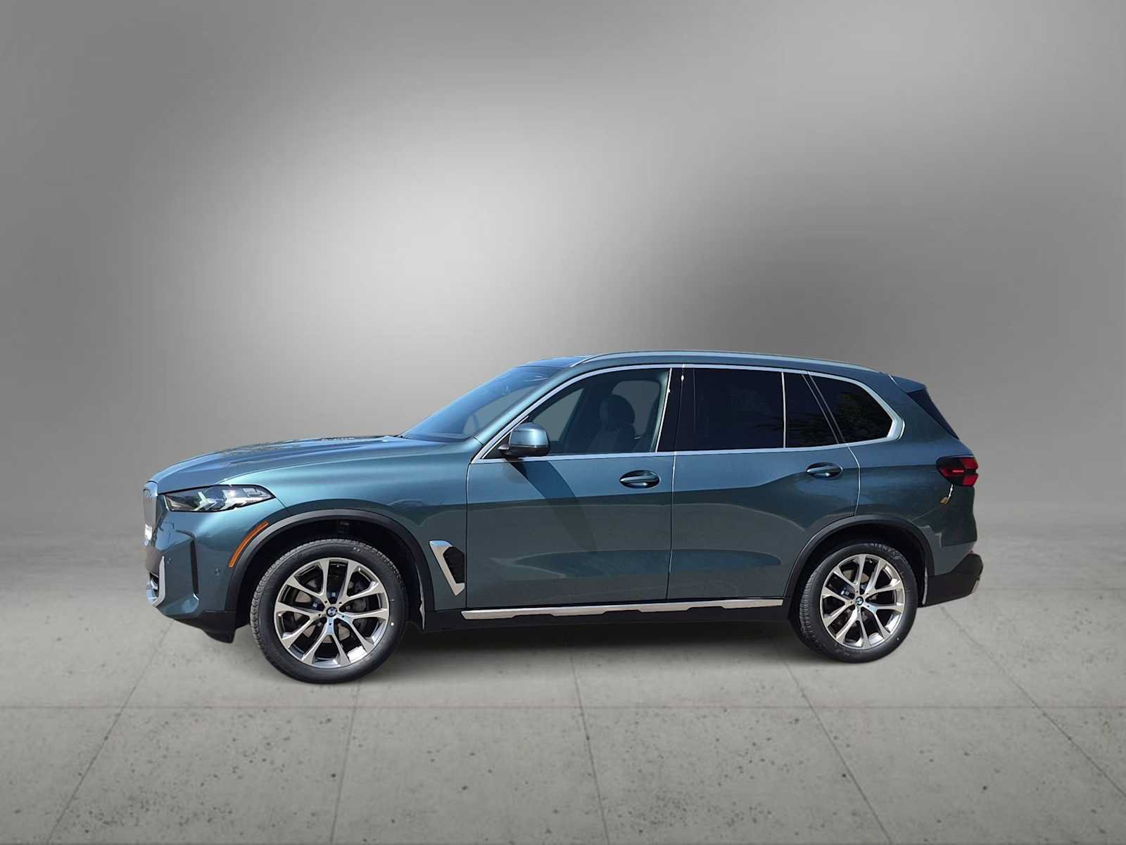 Used 2024 BMW X5 xDrive40i w/ Parking Assistance Package AWD/4WD image 5