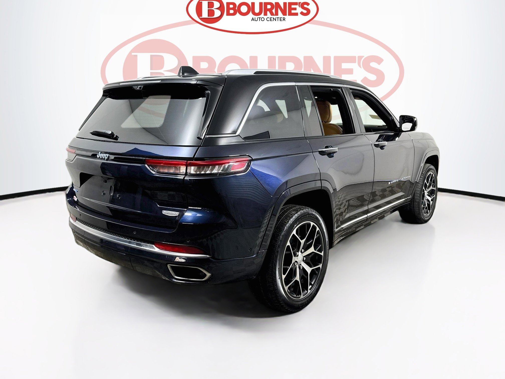Used 2022 Jeep Grand Cherokee Summit AWD/4WD image 12