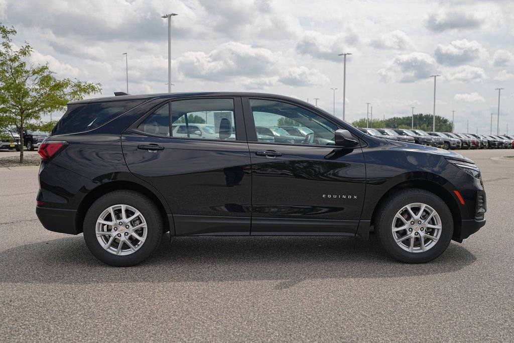 Used 2022 Chevrolet Equinox LS AWD/4WD image 5
