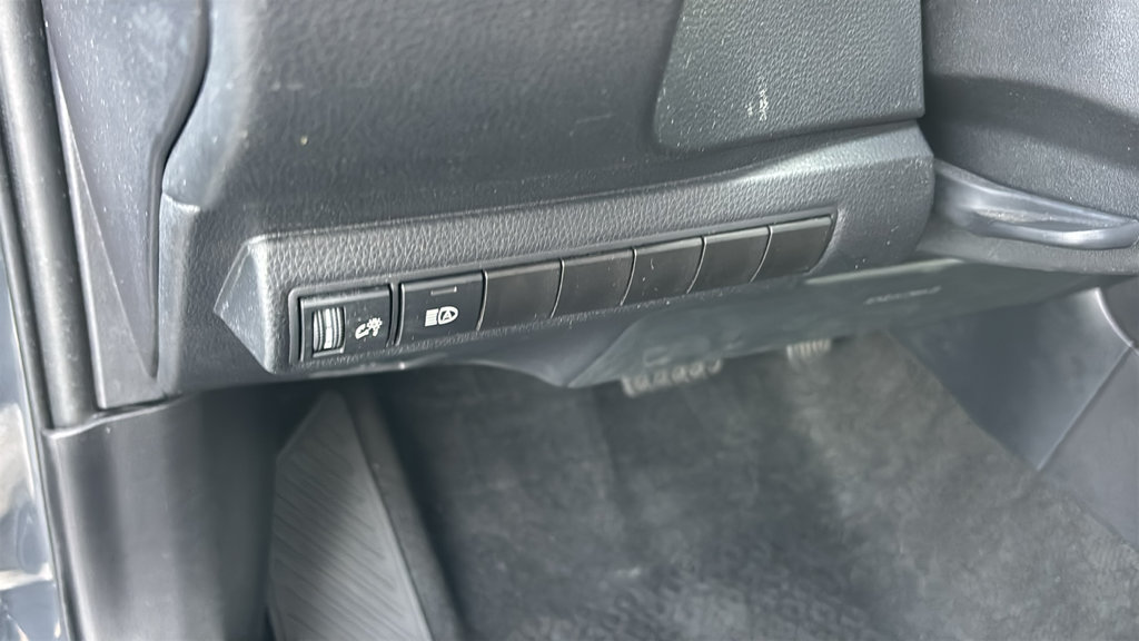 Used 2025 Toyota Corolla SE FWD image 13
