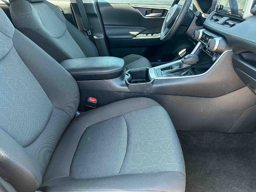 Used 2025 Toyota RAV4 XLE image 22