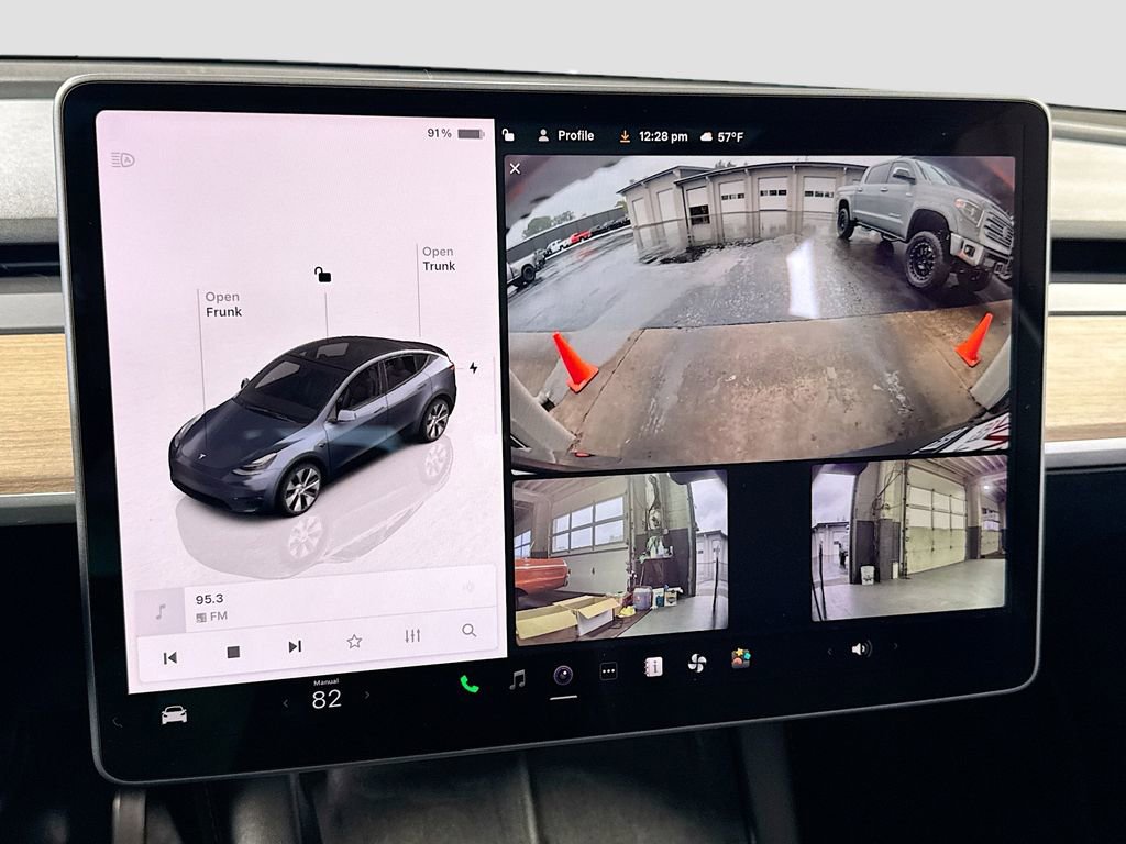 Used 2022 Tesla Model Y Long Range AWD/4WD image 23