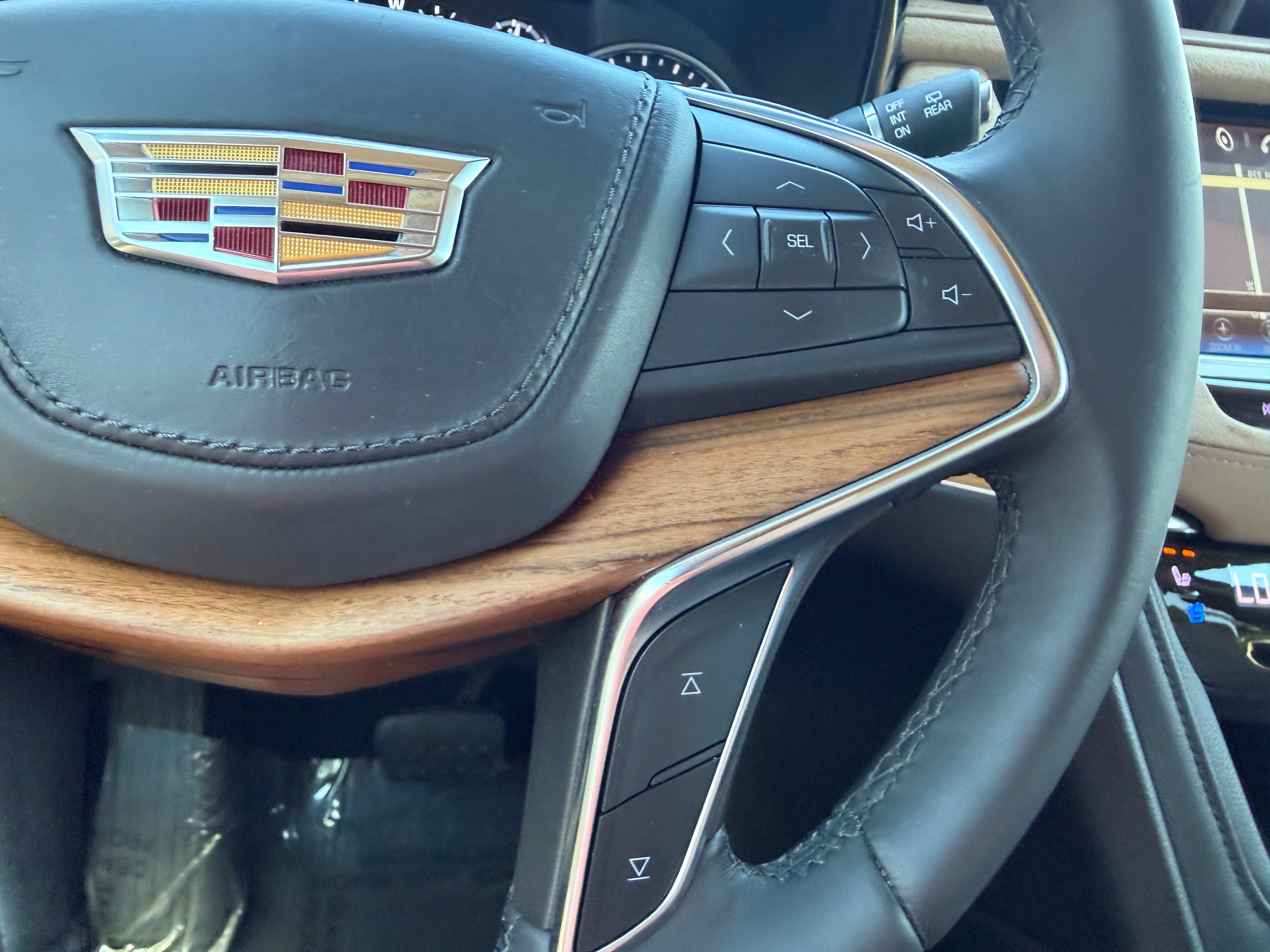 Used 2018 Cadillac XT5 Platinum w/ Driver Assist Package AWD/4WD image 29