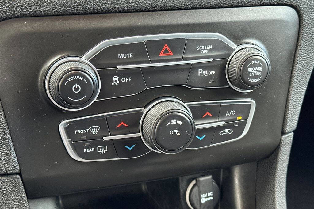 Used 2022 Dodge Charger SXT w/ Blacktop Package image 19