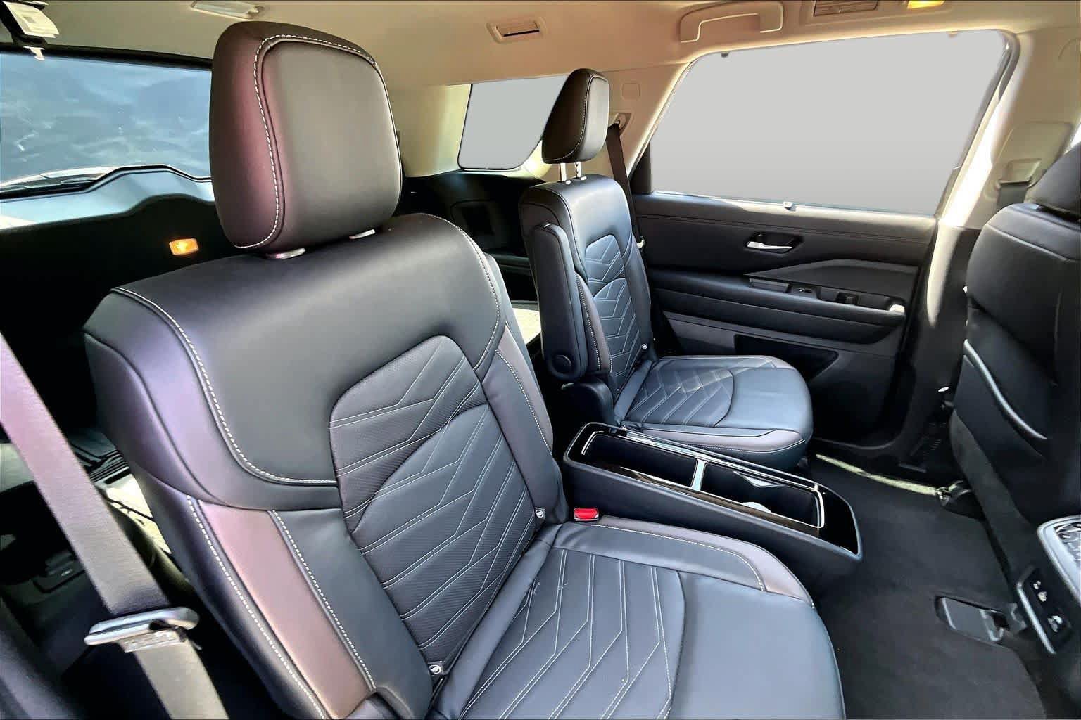 Certified 2024 Nissan Pathfinder Platinum FWD image 18