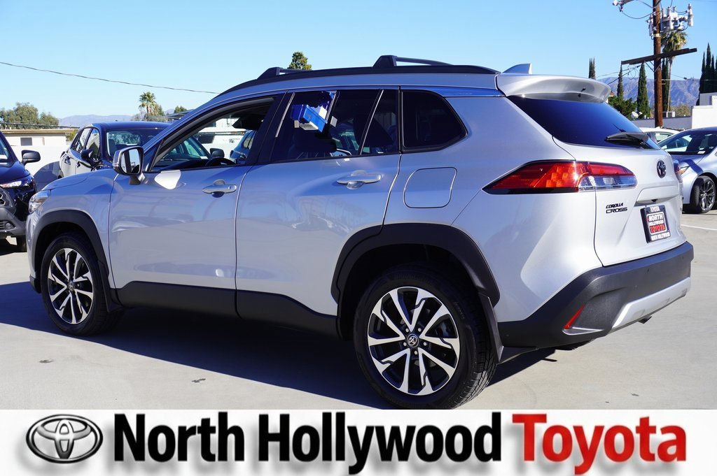 Certified 2022 Toyota Corolla Cross XLE image 6