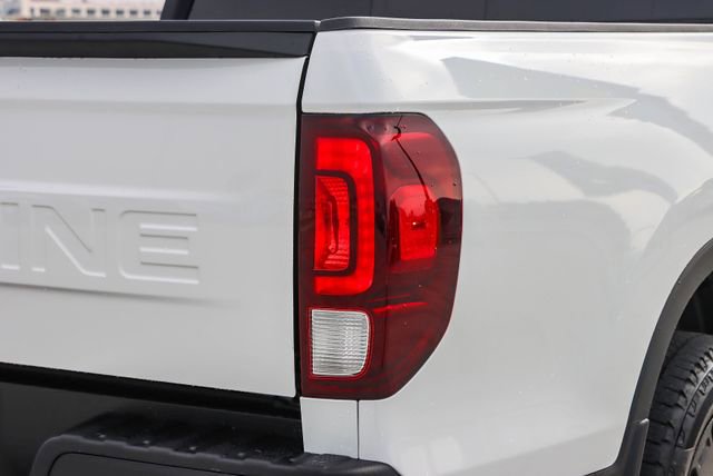 Used 2025 Honda Ridgeline Black Edition image 9