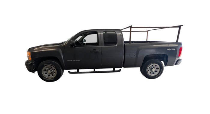 Used 2011 Chevrolet Silverado 1500 W/T w/ LS Package AWD/4WD image 2