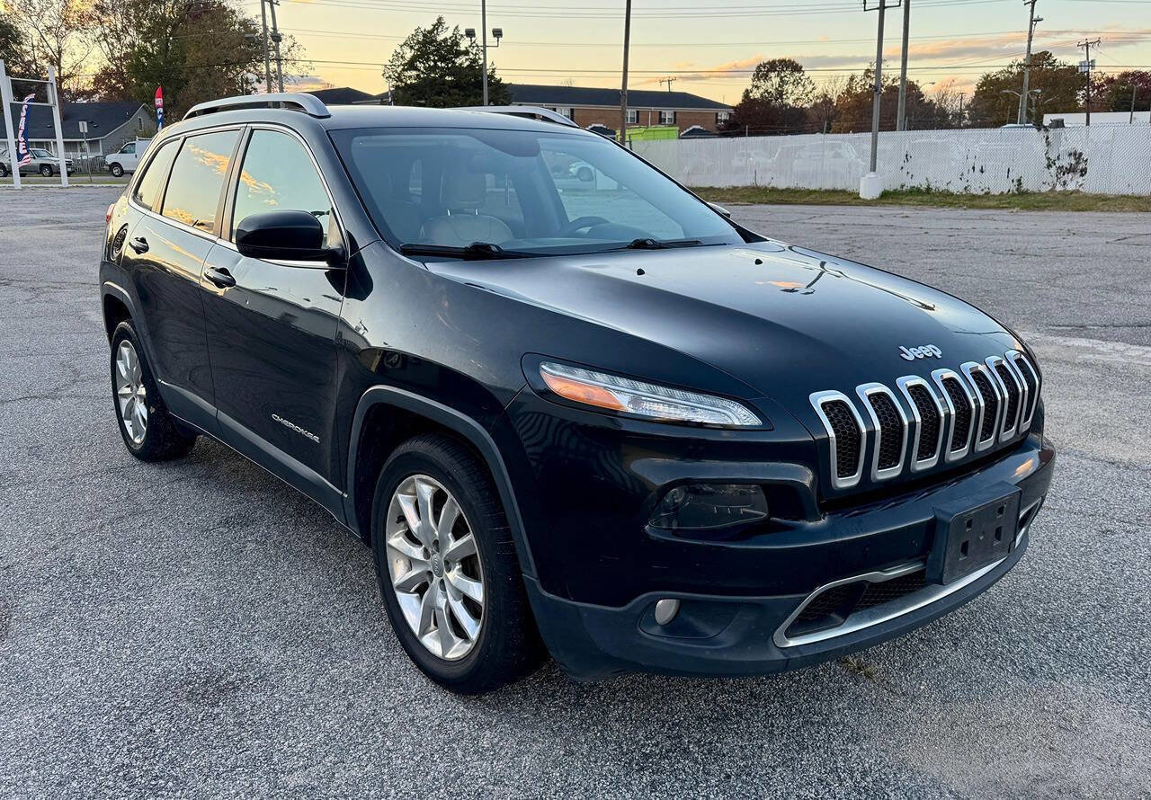 Used 2016 Jeep Cherokee Limited image 2