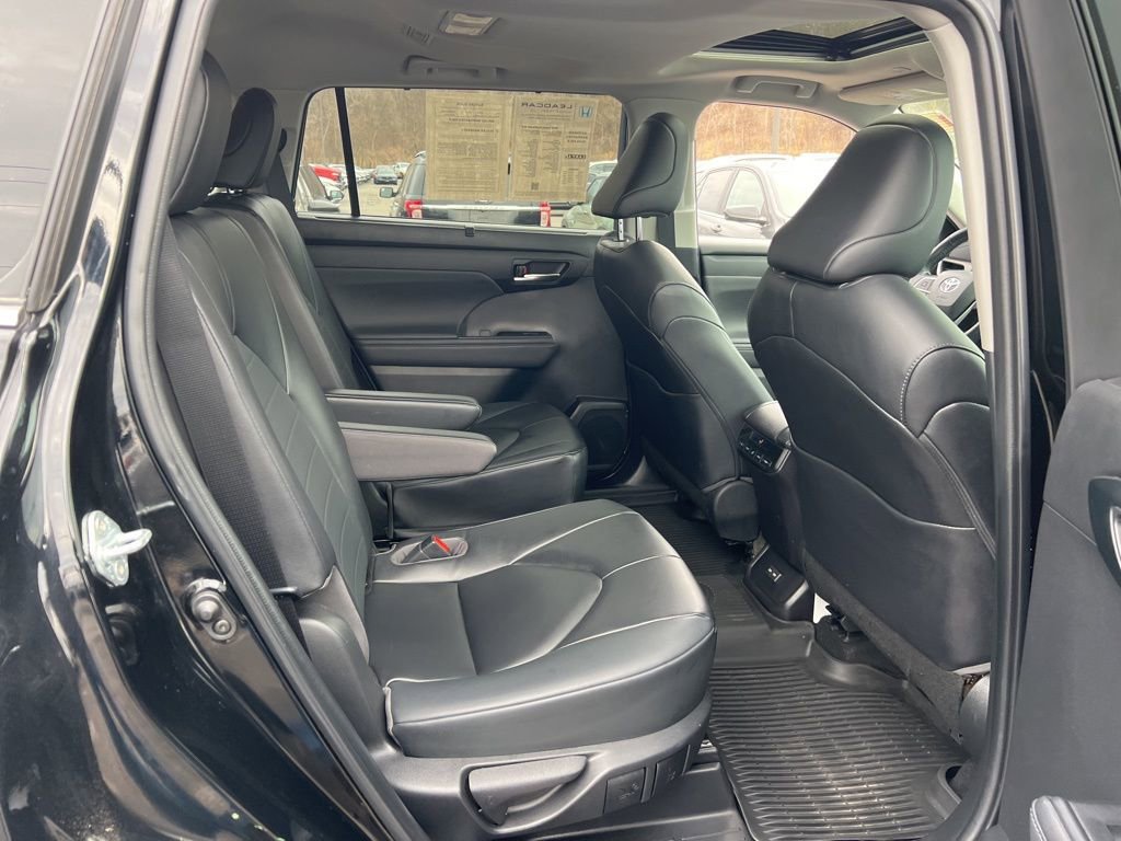 Used 2023 Toyota Highlander XLE image 27