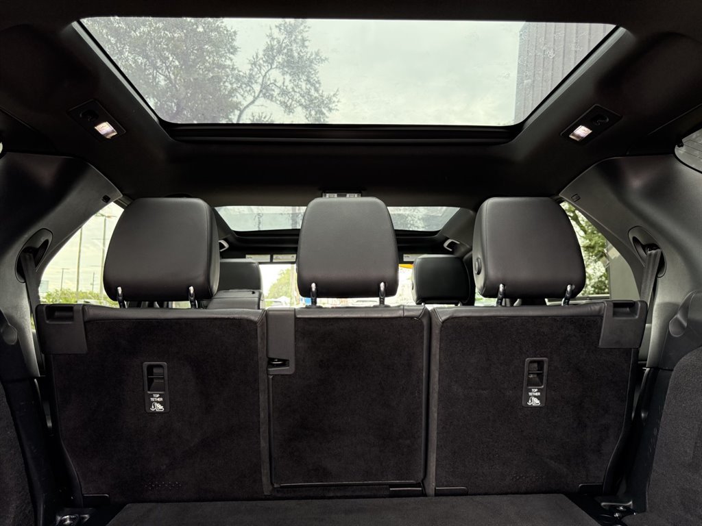 Used 2019 Land Rover Discovery SE AWD/4WD image 19