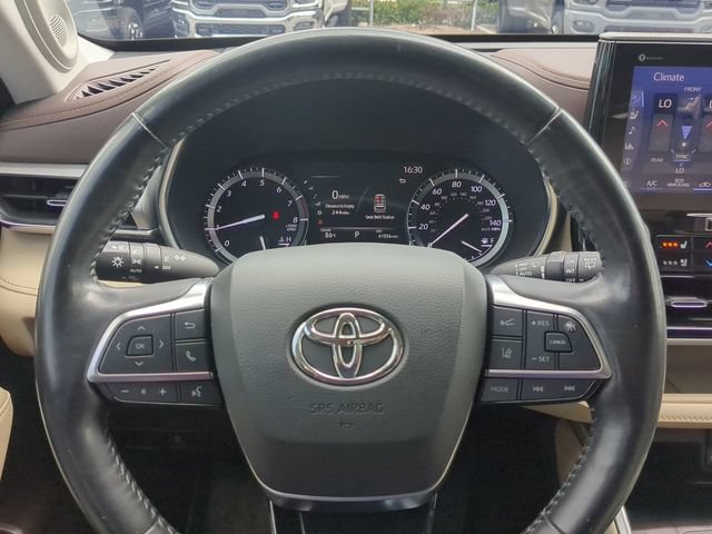 Used 2021 Toyota Highlander Platinum FWD image 33