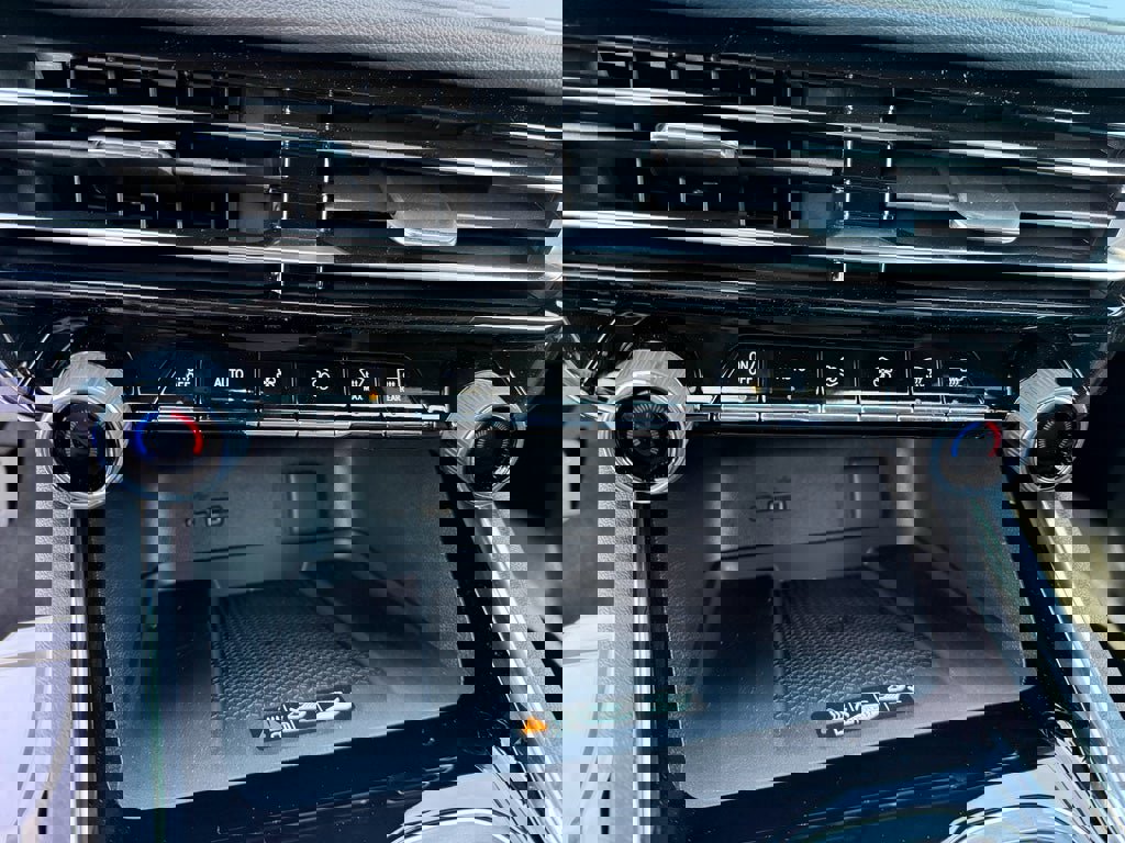 New 2026 Chevrolet Traverse LT image 14