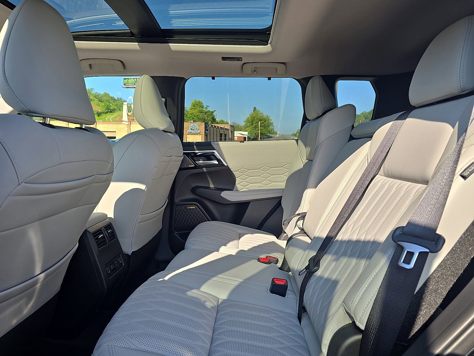 New 2025 Mitsubishi Outlander AWD image 25