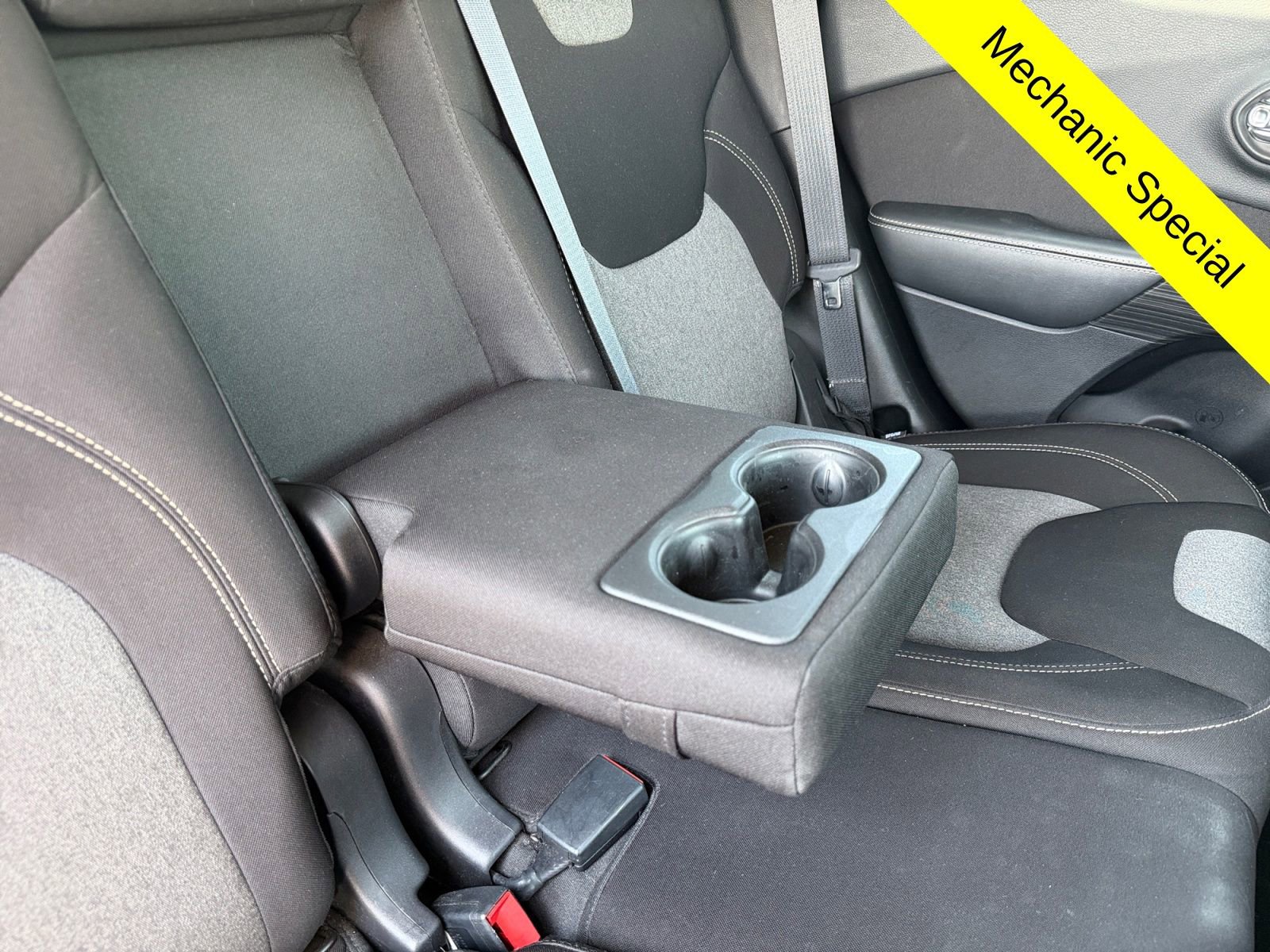 Used 2014 Jeep Cherokee Latitude w/ Comfort/Convenience Group AWD/4WD image 18