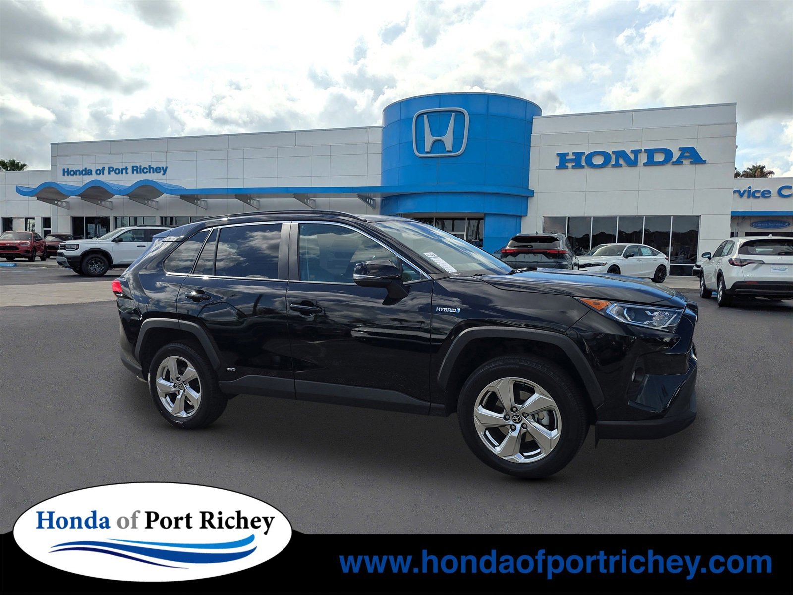 Used 2021 Toyota RAV4 XLE Premium image 1