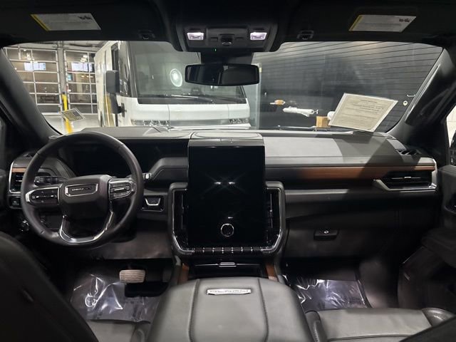 Used 2025 GMC Yukon XL Denali AWD/4WD image 34