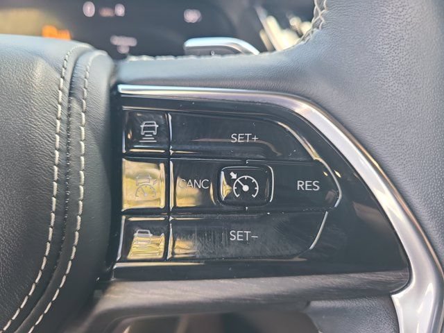 Used 2022 Jeep Grand Cherokee Overland w/ Luxury Tech Group IV RWD image 22