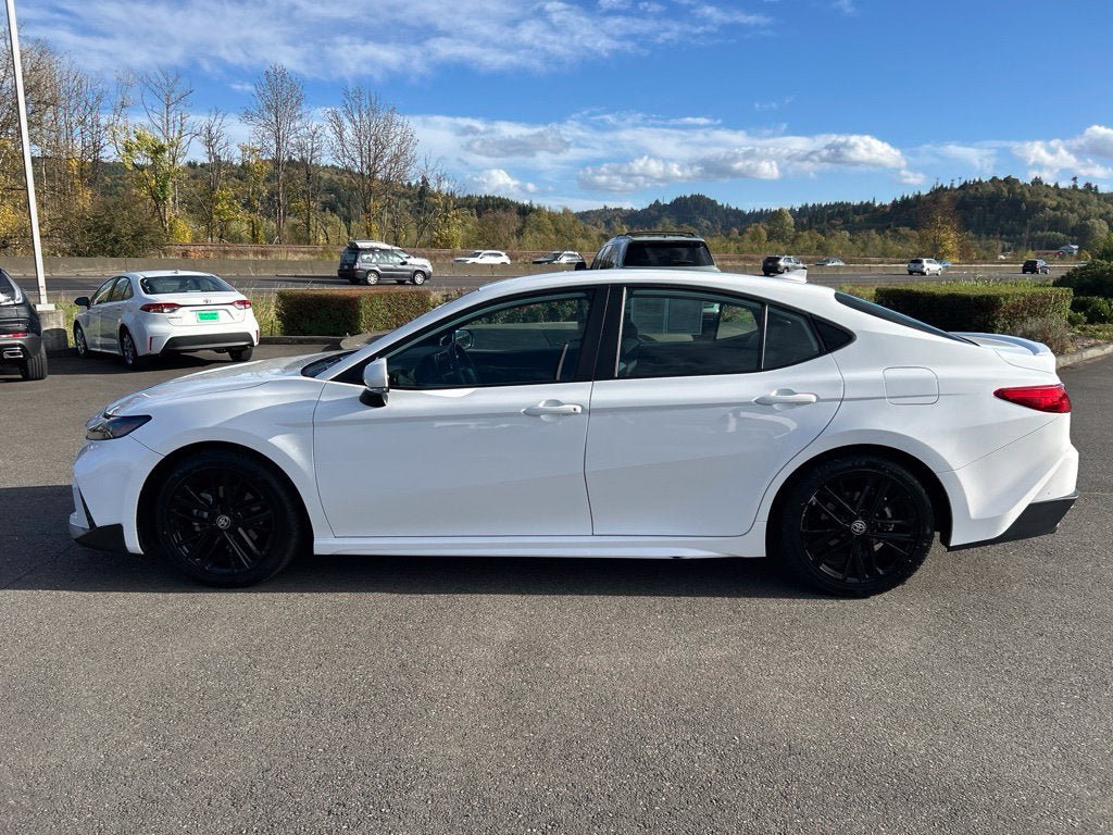 Used 2025 Toyota Camry SE FWD image 10
