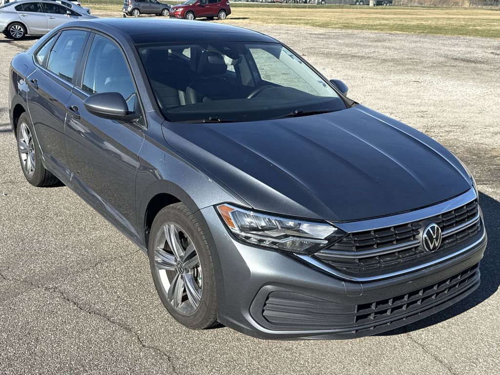 Used 2024 Volkswagen Jetta SE image 2