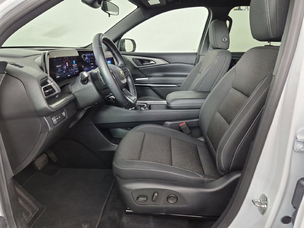 Certified 2026 Chevrolet Traverse LT FWD image 17