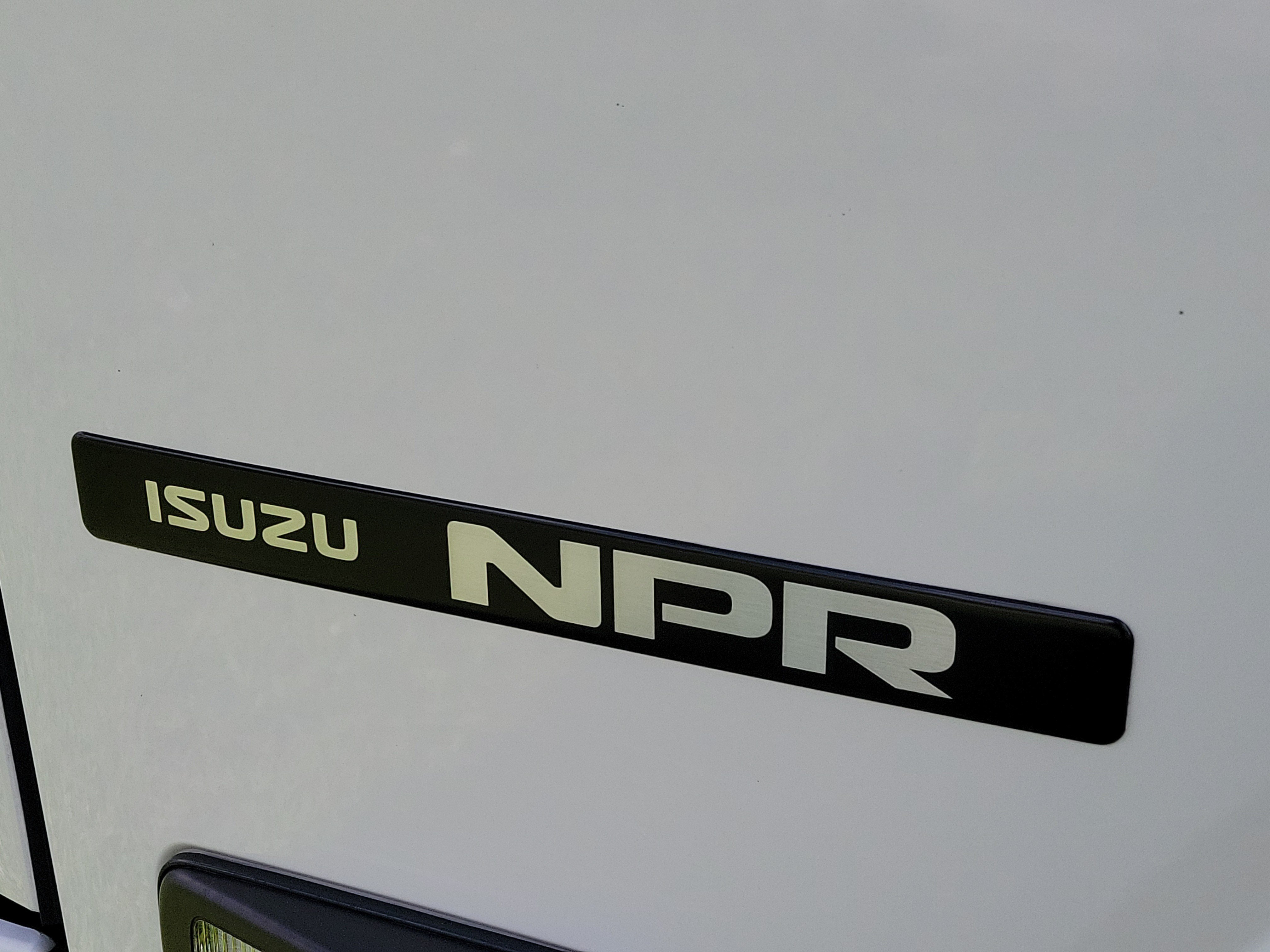 Used 2024 Isuzu NPR RWD image 12