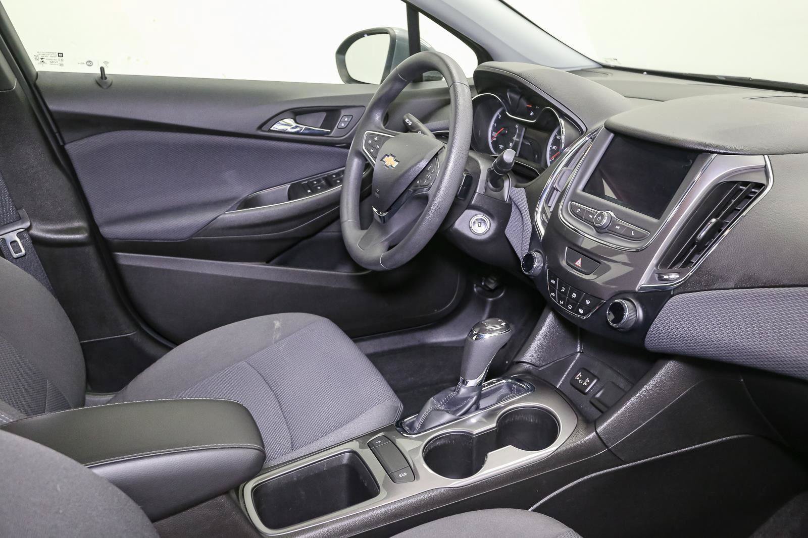 Used 2019 Chevrolet Cruze LT FWD image 17