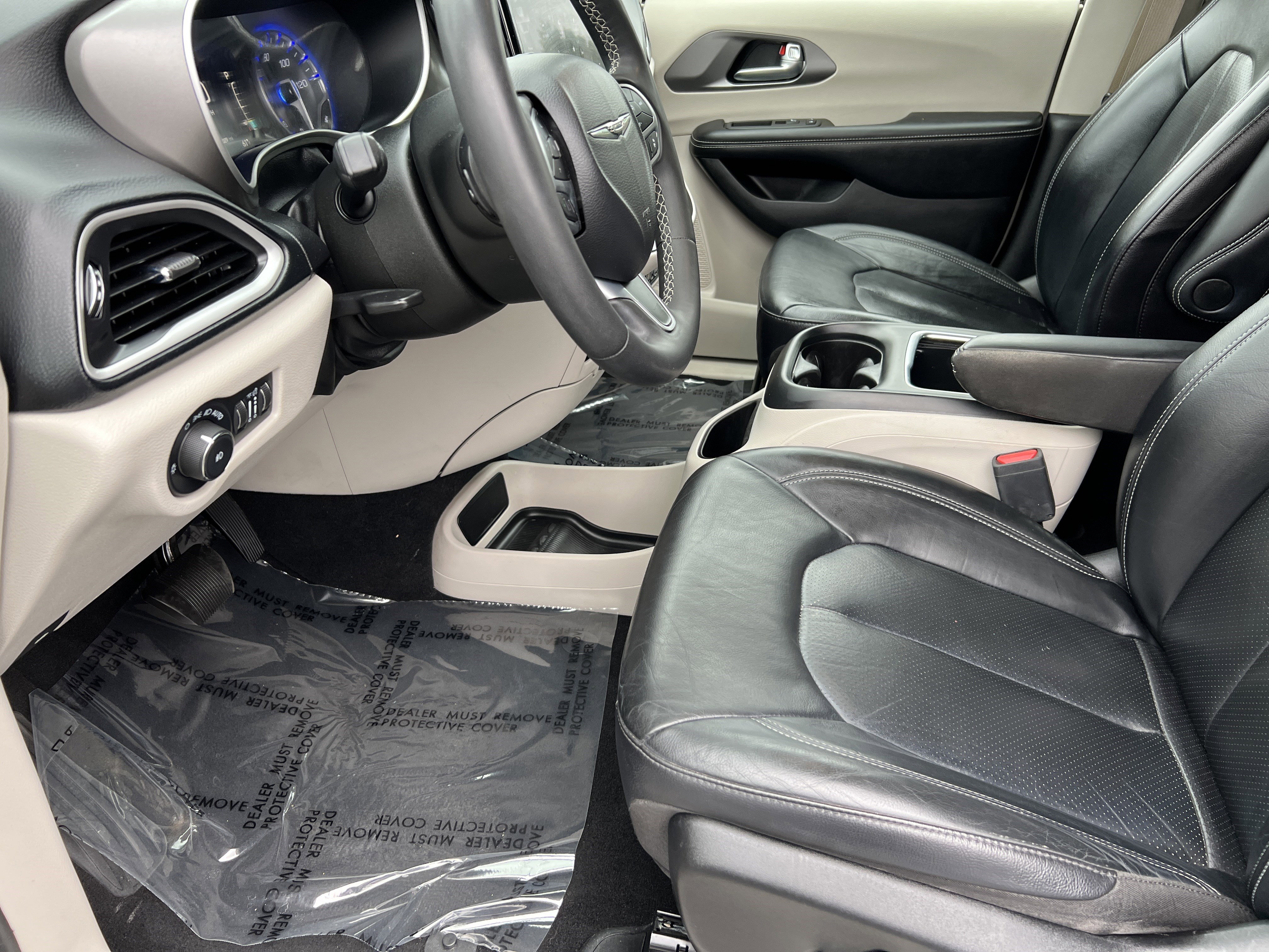 Used 2022 Chrysler Pacifica Touring-L FWD image 12