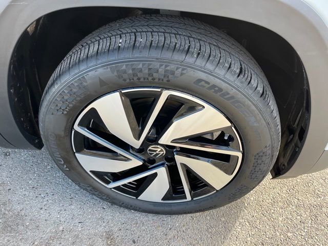 Used 2025 Volkswagen Atlas SE image 15