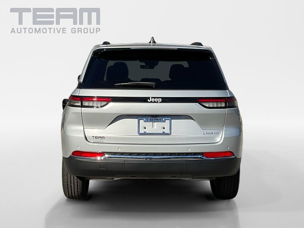 Used 2025 Jeep Grand Cherokee Laredo RWD image 6