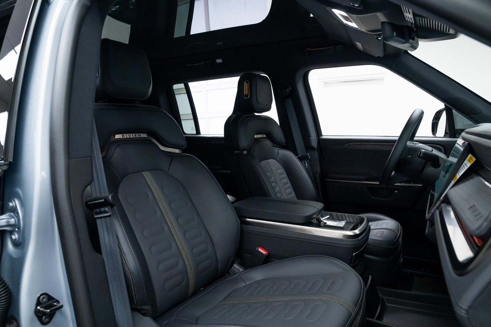 Used 2026 Rivian R1S Adventure image 23