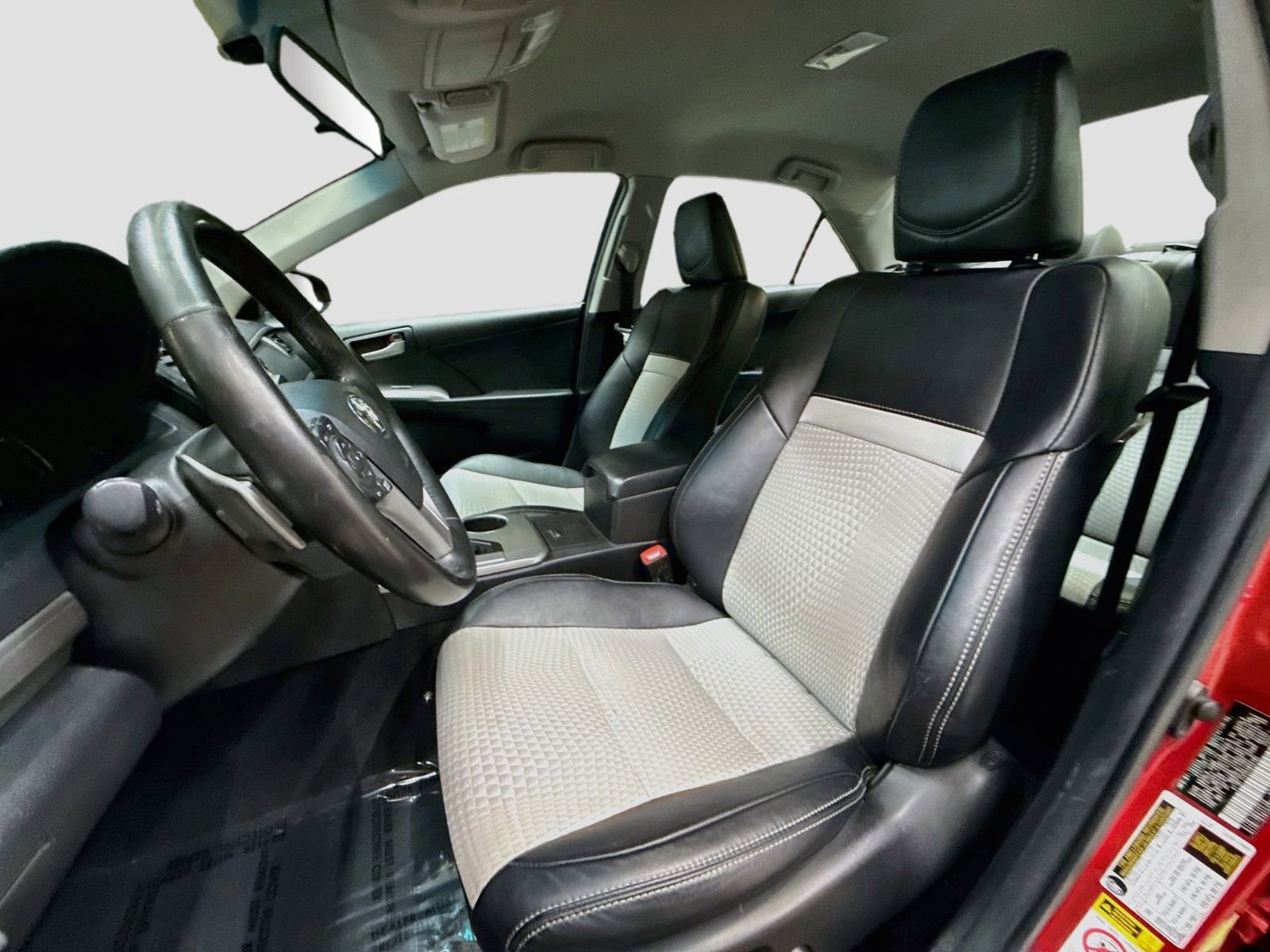 Used 2014 Toyota Camry SE FWD image 21