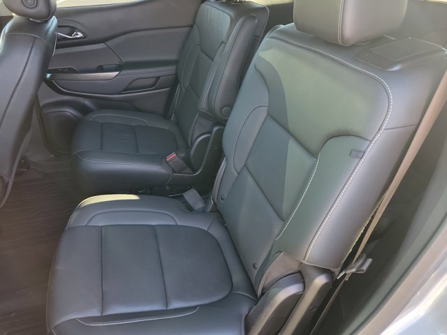 Used 2023 GMC Acadia SLT w/ Elevation Edition image 17