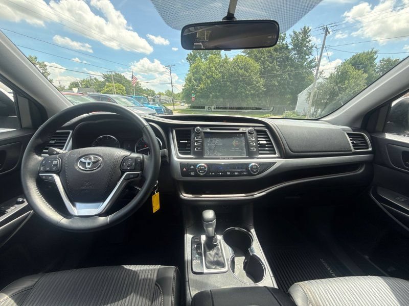 Used 2016 Toyota Highlander Plus AWD/4WD image 21