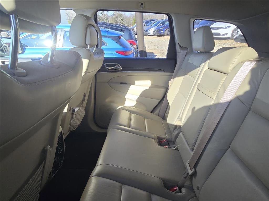 Used 2017 Jeep Grand Cherokee Limited image 6