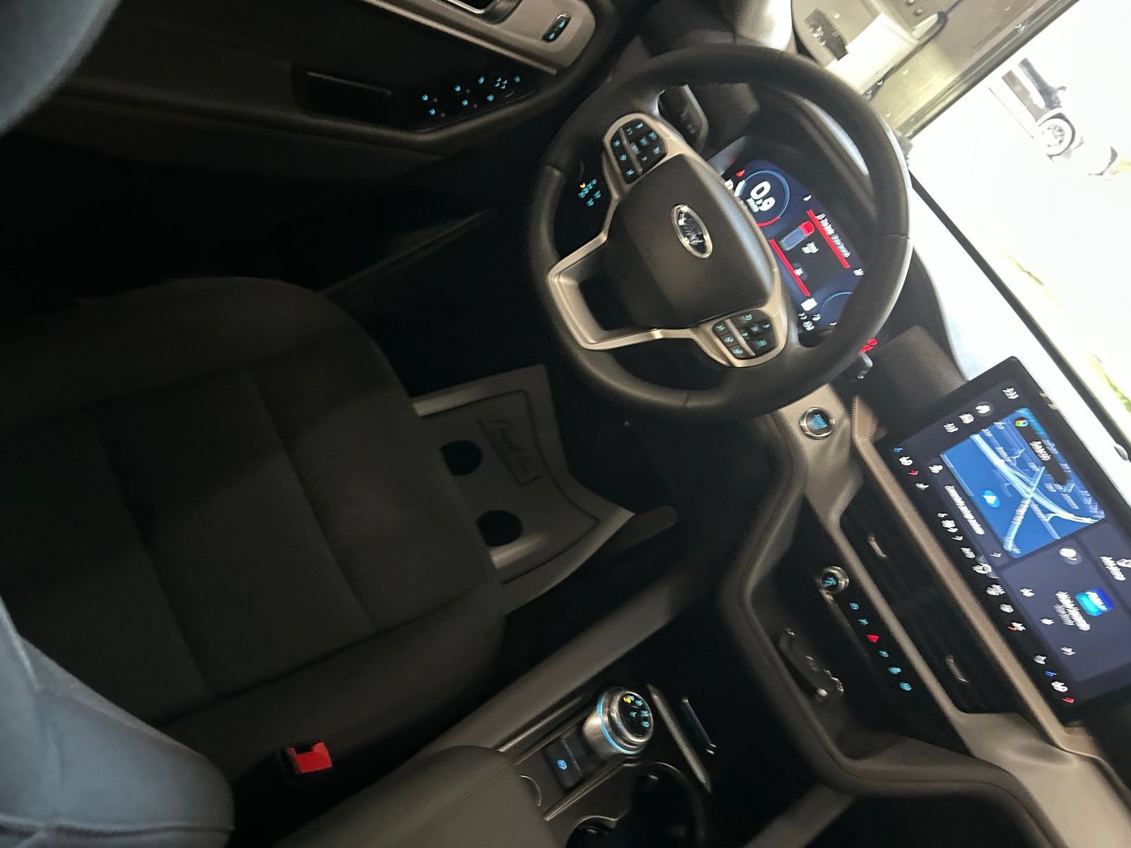 Used 2025 Ford Explorer Active AWD/4WD image 27