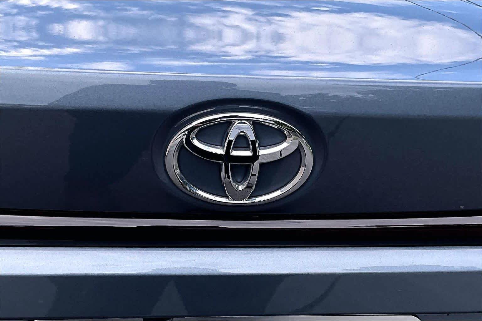 Certified 2022 Toyota Corolla LE w/ Carpet Mat Package (TMS) FWD image 31