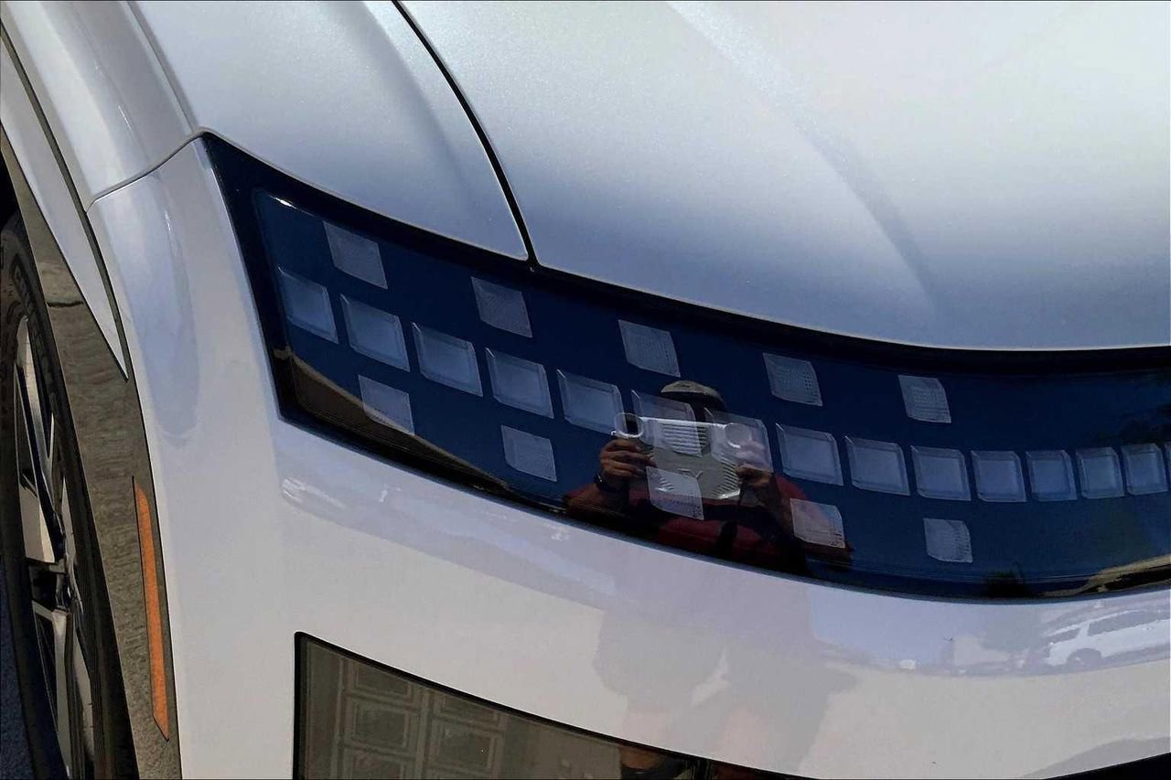 New 2026 Hyundai Ioniq 9 SEL image 13