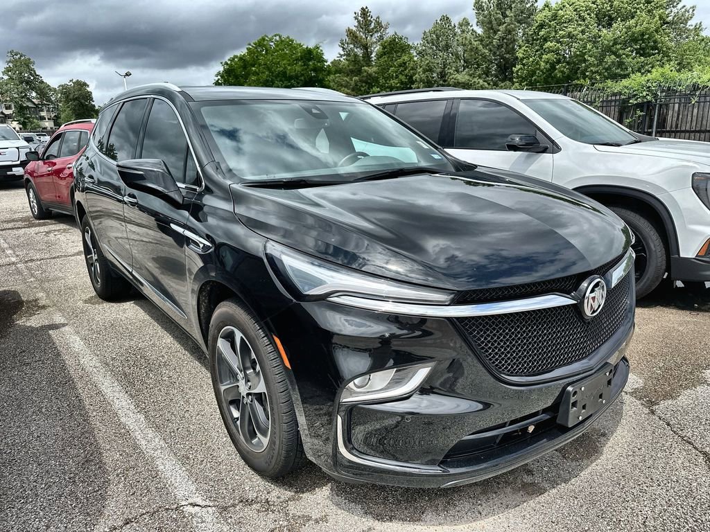 Used 2022 Buick Enclave Essence w/ Sport Touring Edition image 3