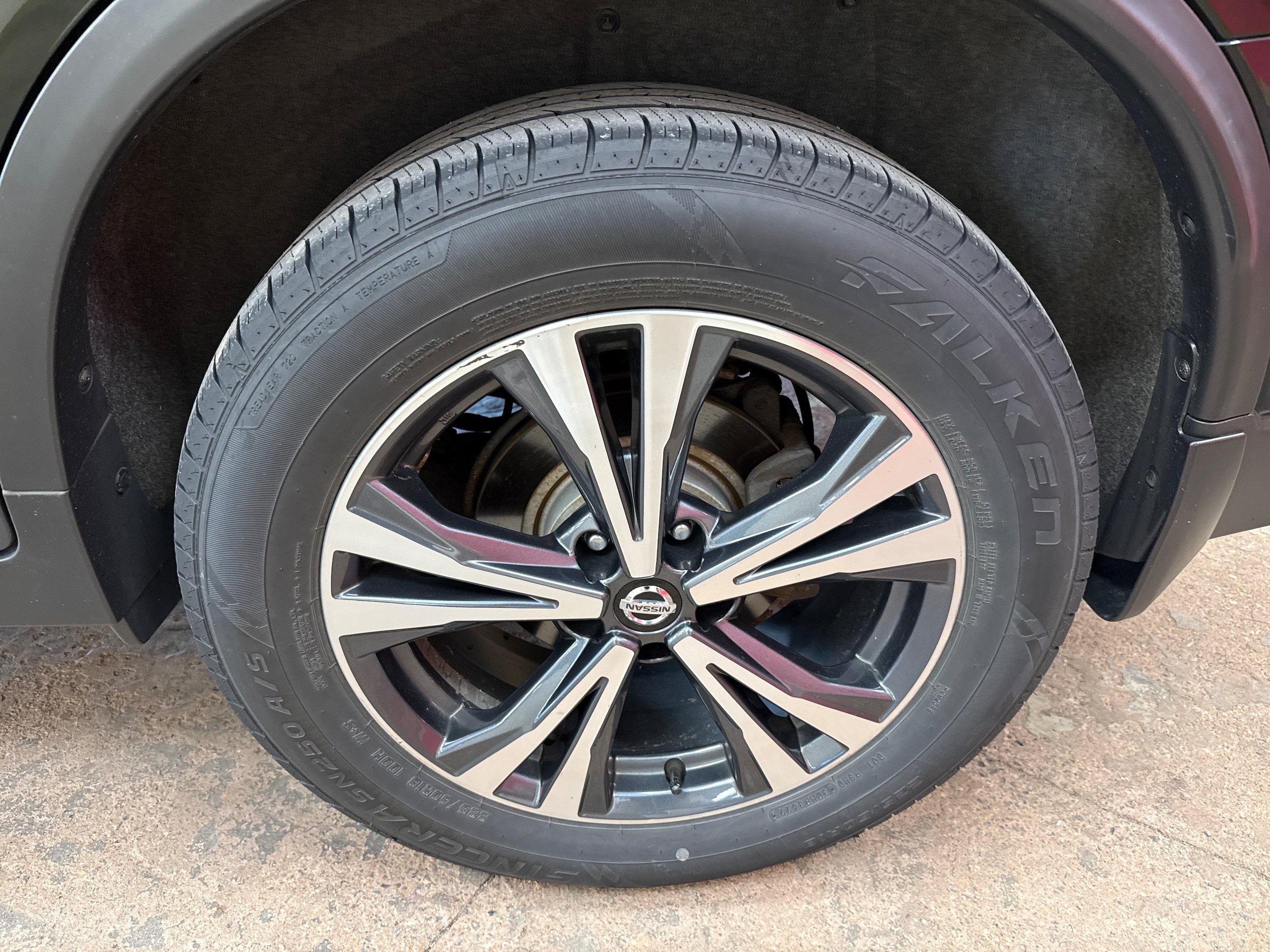 Used 2019 Nissan Rogue SV w/ Premium Package AWD/4WD image 8