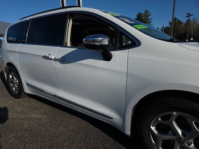 Used 2023 Chrysler Pacifica Limited FWD image 31