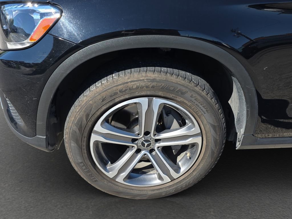 Used 2019 Mercedes-Benz GLC 300 image 4