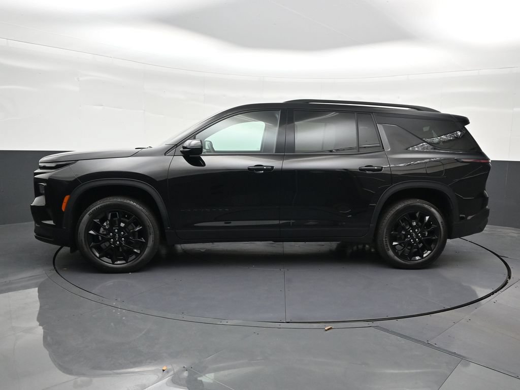 Used 2025 Chevrolet Traverse LT w/ Midnight/Sport Edition FWD image 2