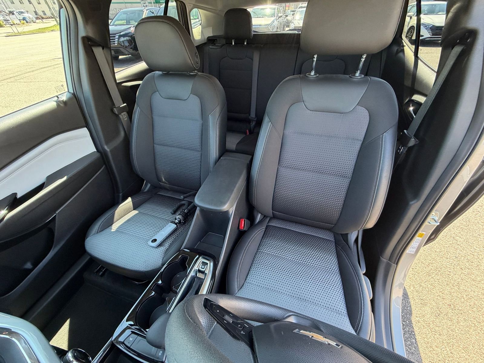 Used 2025 Chevrolet Trax LT image 35