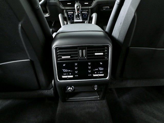 Used 2023 Porsche Cayenne image 21