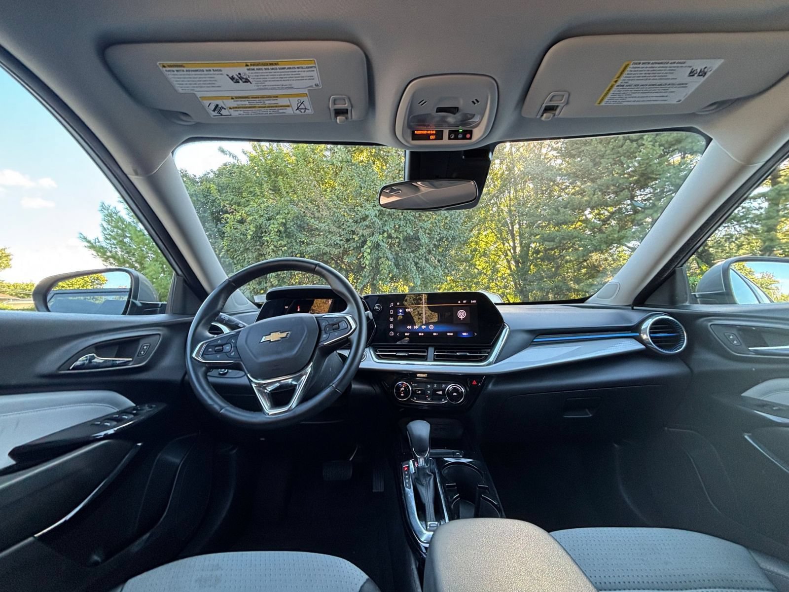 Used 2025 Chevrolet Trax LT w/ LT Convenience Package FWD image 31