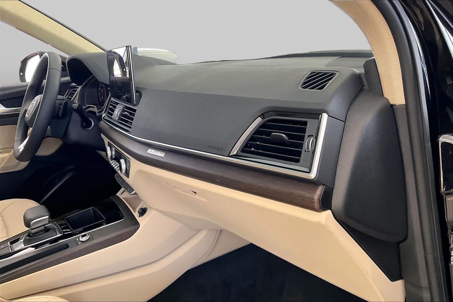 Used 2025 Audi Q5 2.0T Premium w/ Convenience Plus Package AWD/4WD image 19
