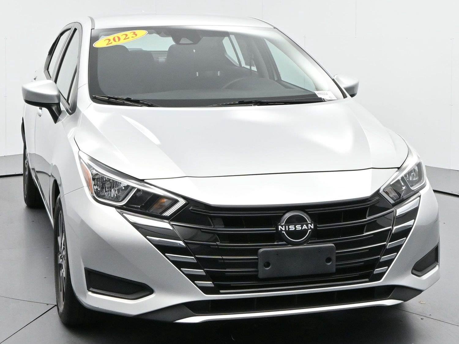 Used 2023 Nissan Versa SV FWD image 2