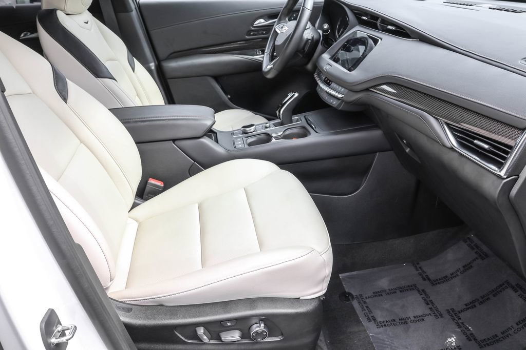 Used 2023 Cadillac XT4 Sport AWD/4WD image 40
