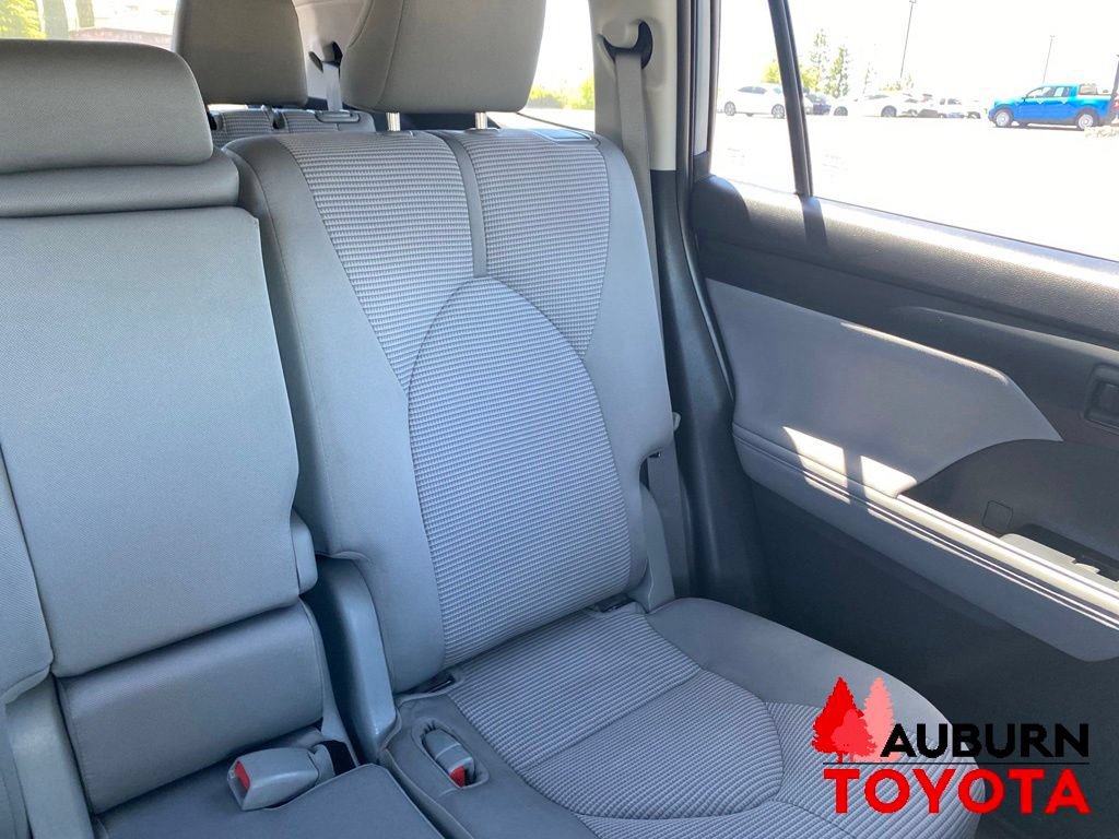 Used 2022 Toyota Highlander LE AWD/4WD image 24